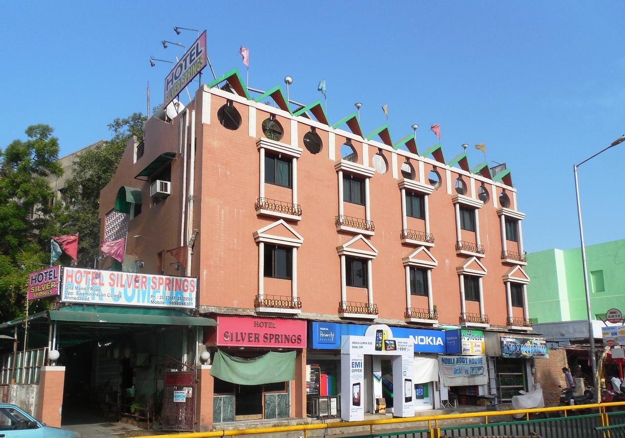 Hotel Silver Springs Ahmedabad Ngoại thất bức ảnh
