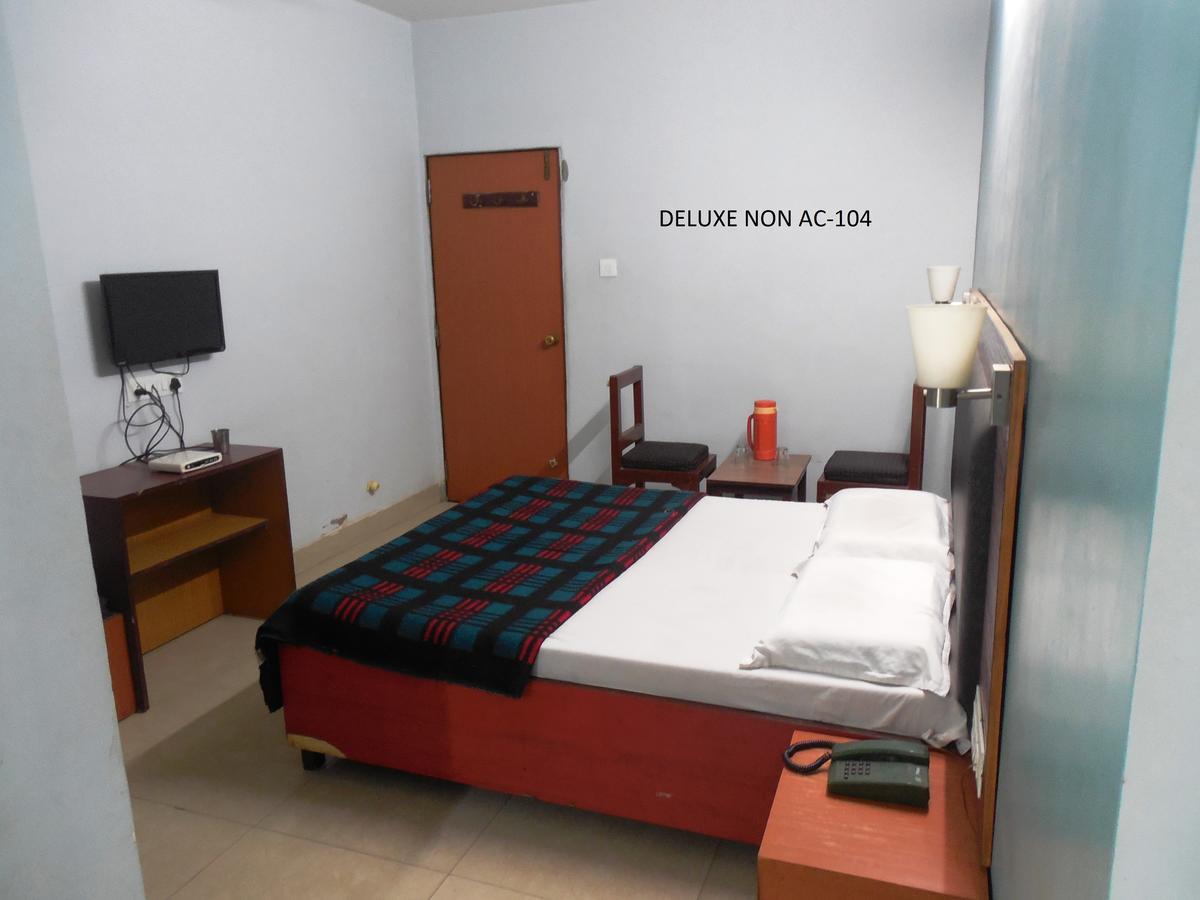 Hotel Silver Springs Ahmedabad Ngoại thất bức ảnh