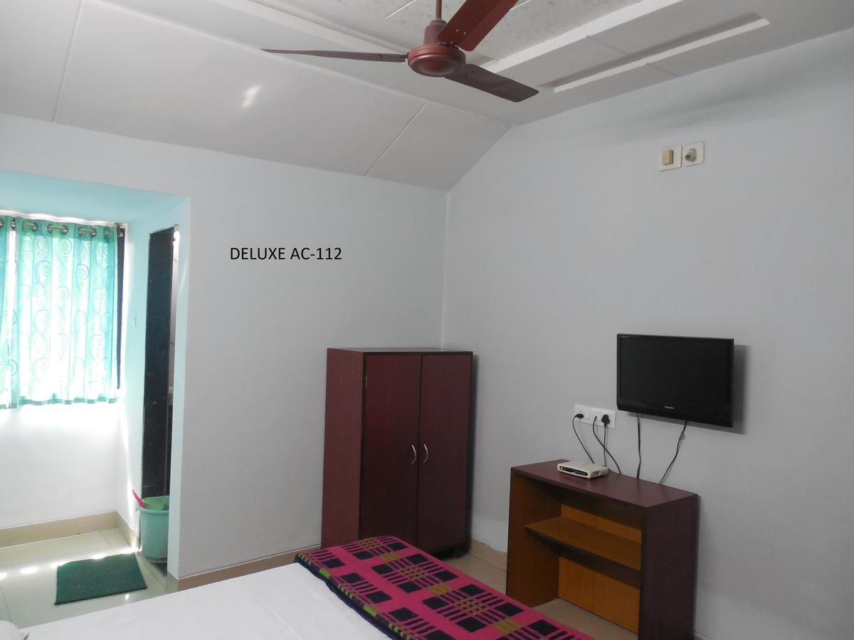 Hotel Silver Springs Ahmedabad Ngoại thất bức ảnh