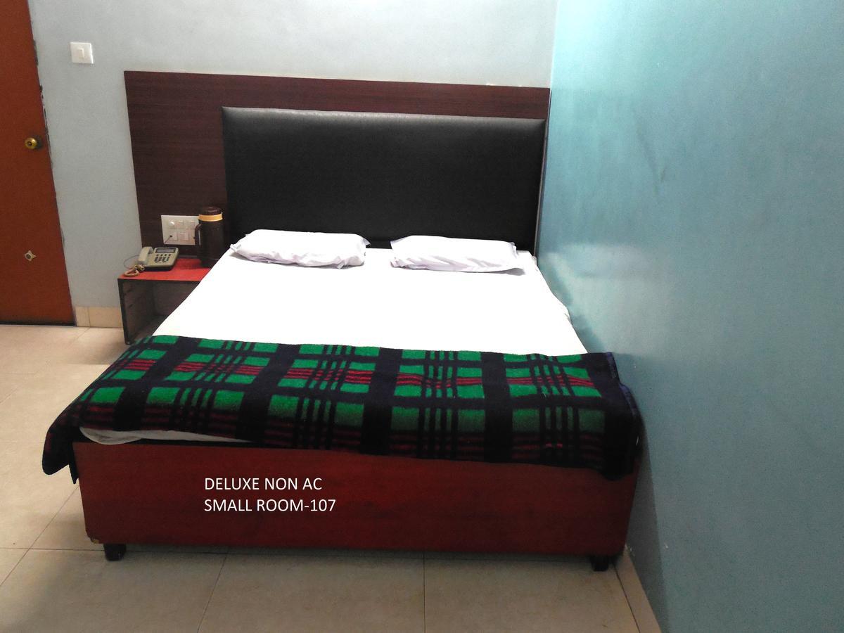 Hotel Silver Springs Ahmedabad Ngoại thất bức ảnh