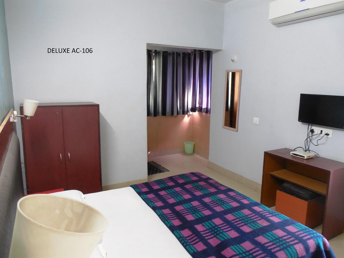 Hotel Silver Springs Ahmedabad Ngoại thất bức ảnh