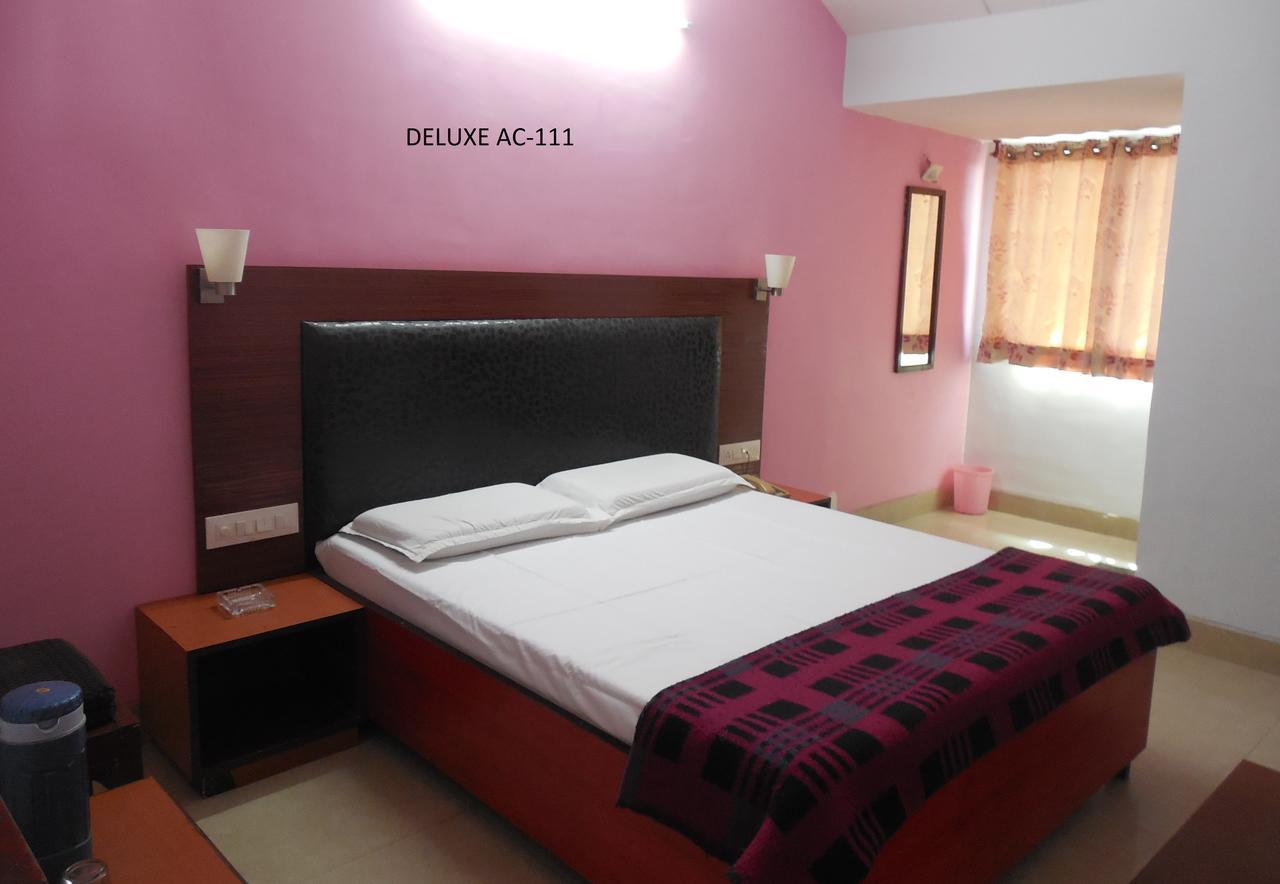 Hotel Silver Springs Ahmedabad Ngoại thất bức ảnh