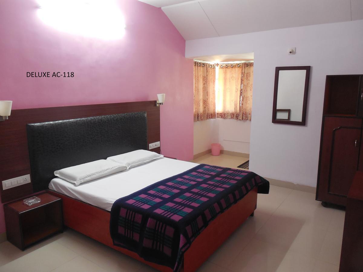 Hotel Silver Springs Ahmedabad Ngoại thất bức ảnh