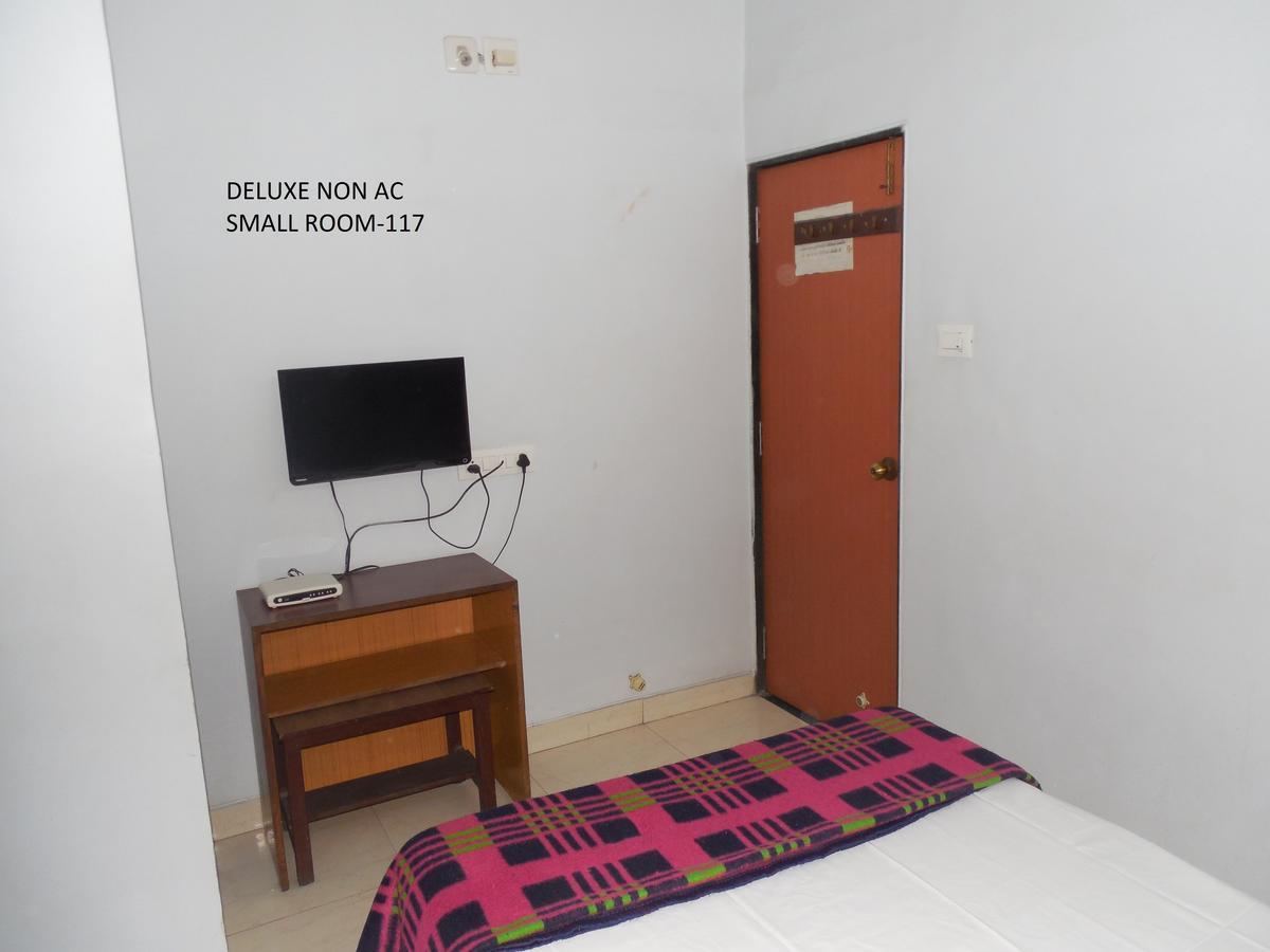 Hotel Silver Springs Ahmedabad Ngoại thất bức ảnh