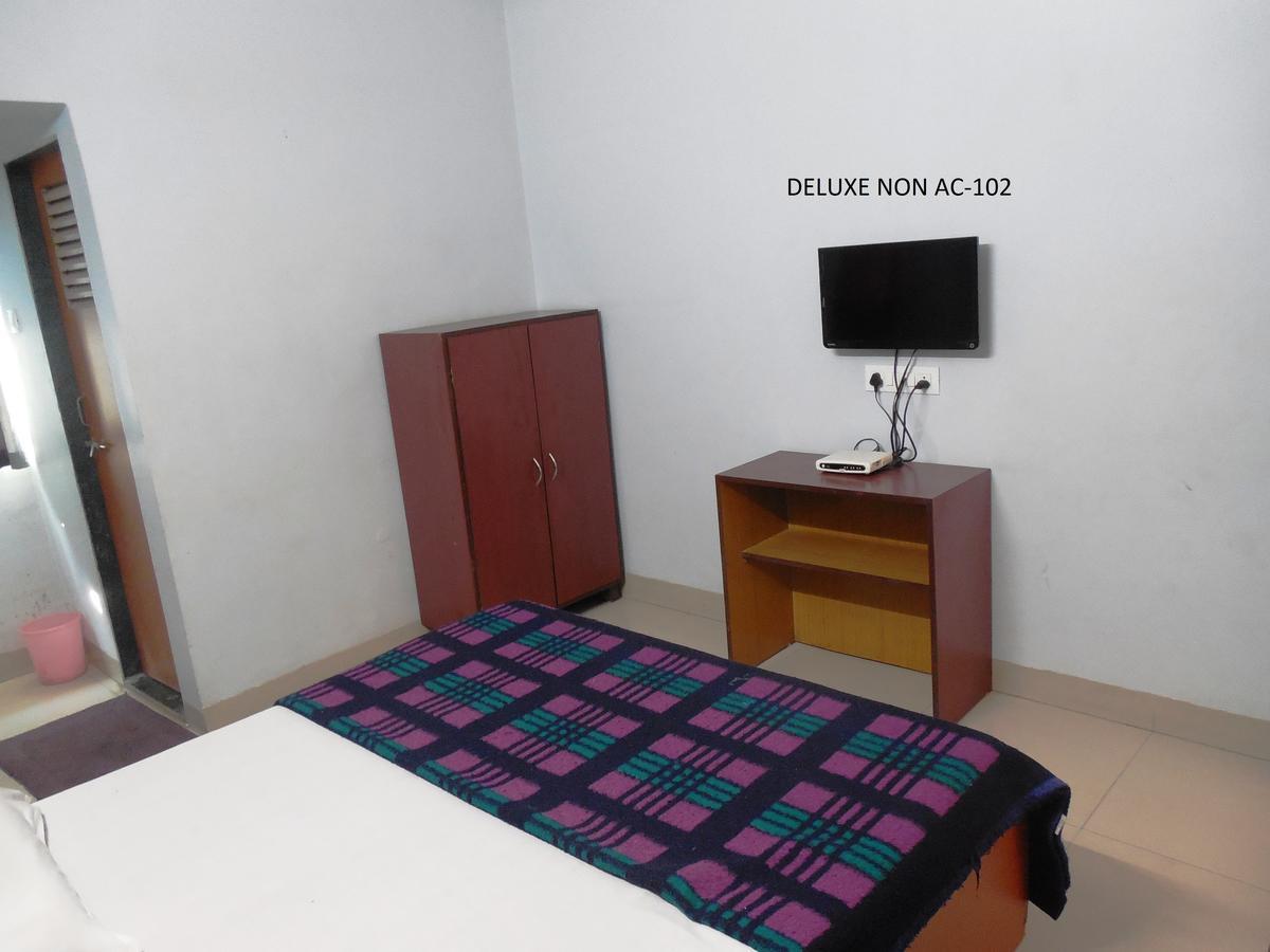 Hotel Silver Springs Ahmedabad Ngoại thất bức ảnh