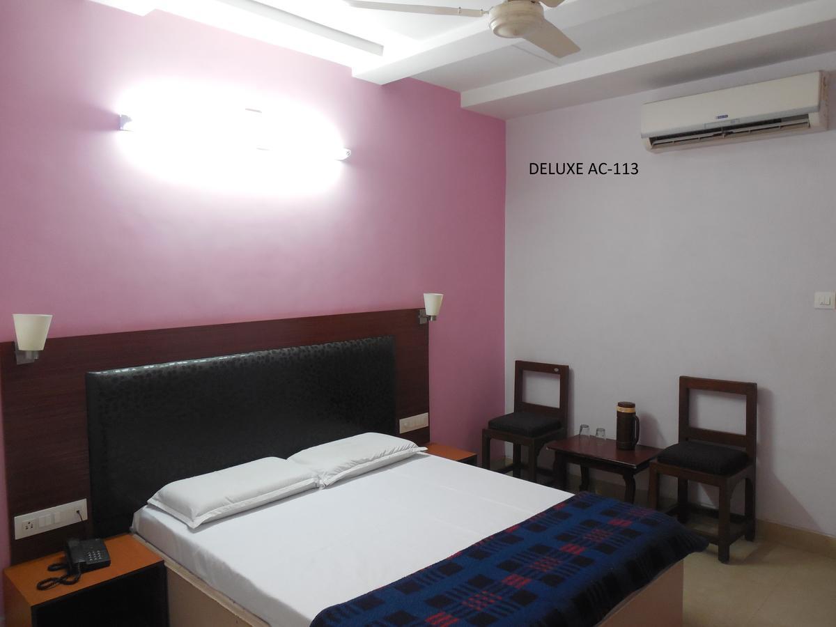 Hotel Silver Springs Ahmedabad Ngoại thất bức ảnh
