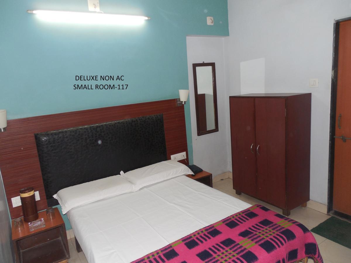 Hotel Silver Springs Ahmedabad Ngoại thất bức ảnh