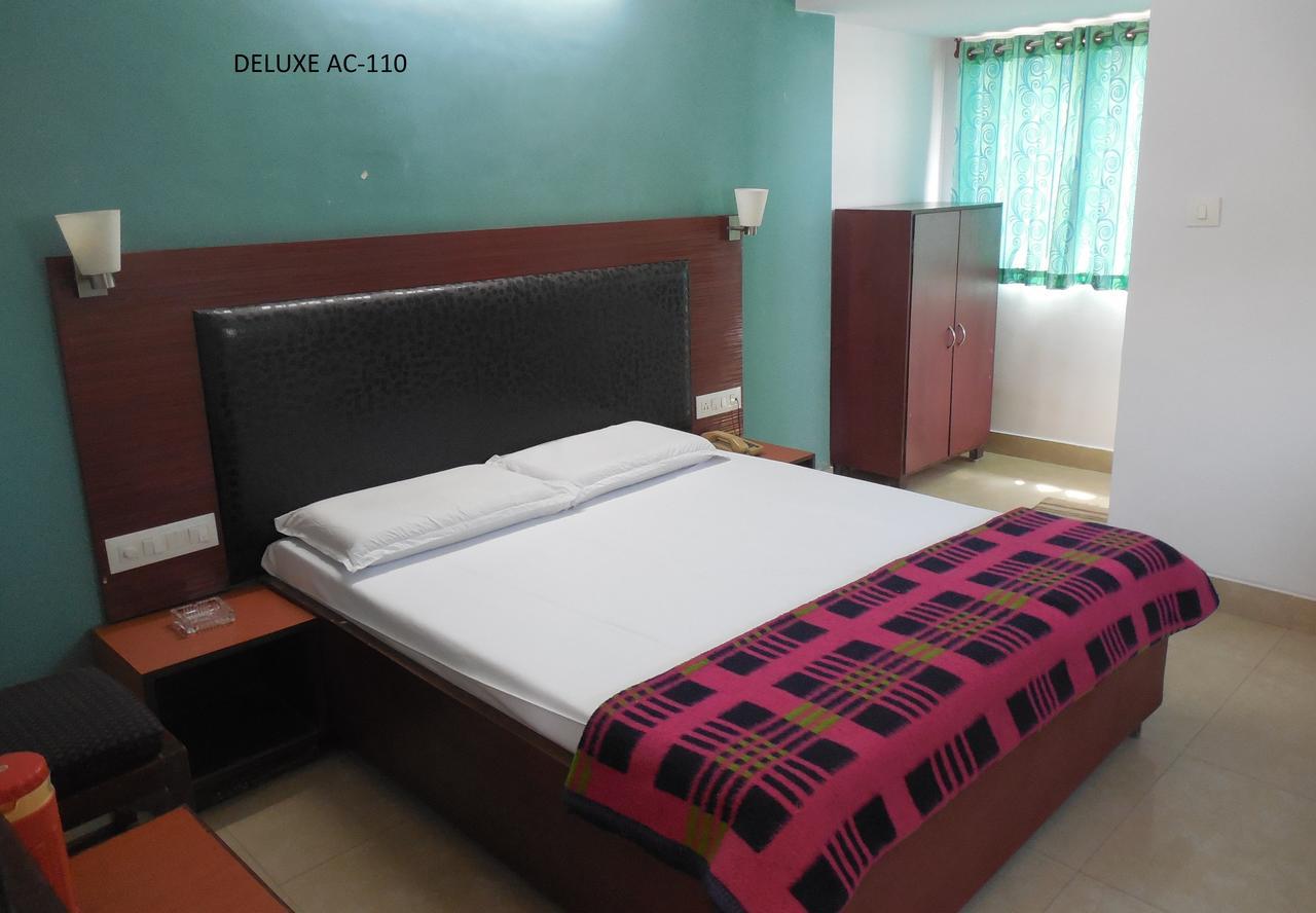 Hotel Silver Springs Ahmedabad Ngoại thất bức ảnh