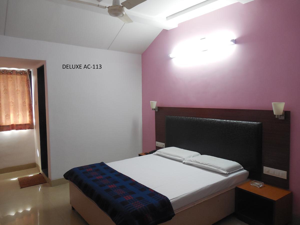 Hotel Silver Springs Ahmedabad Ngoại thất bức ảnh