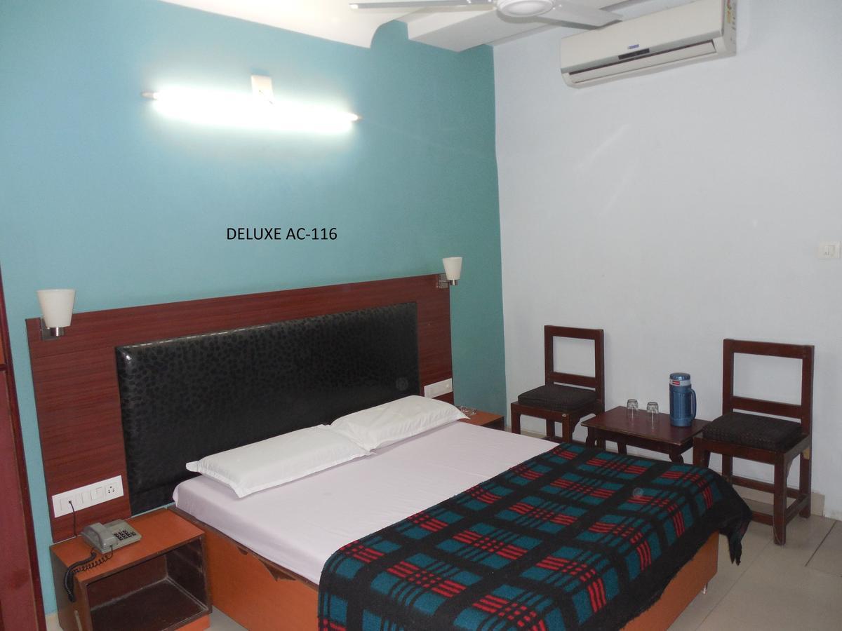 Hotel Silver Springs Ahmedabad Ngoại thất bức ảnh